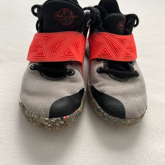 Size 1.5 Kyrie Irving 11.23 - Picture 2 of 4